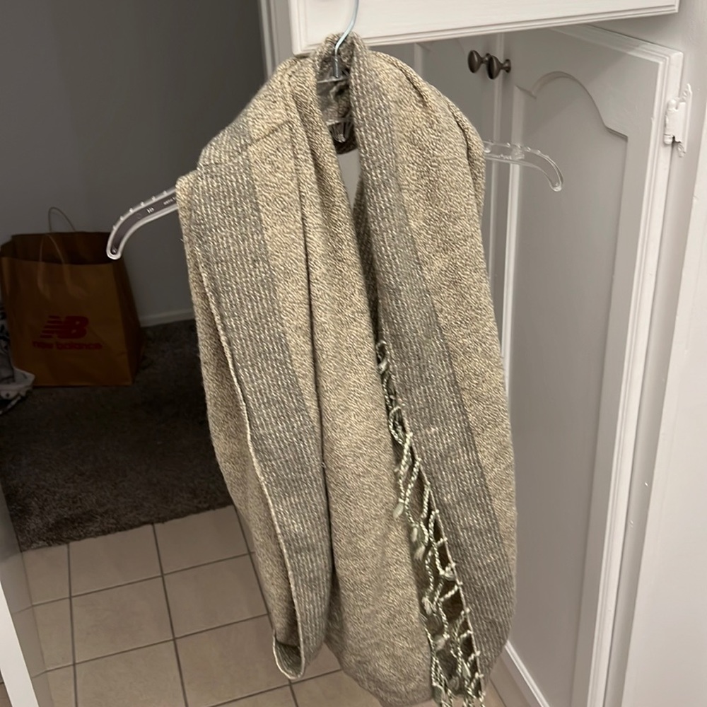 Infinity scarf - Picture 1 of 3